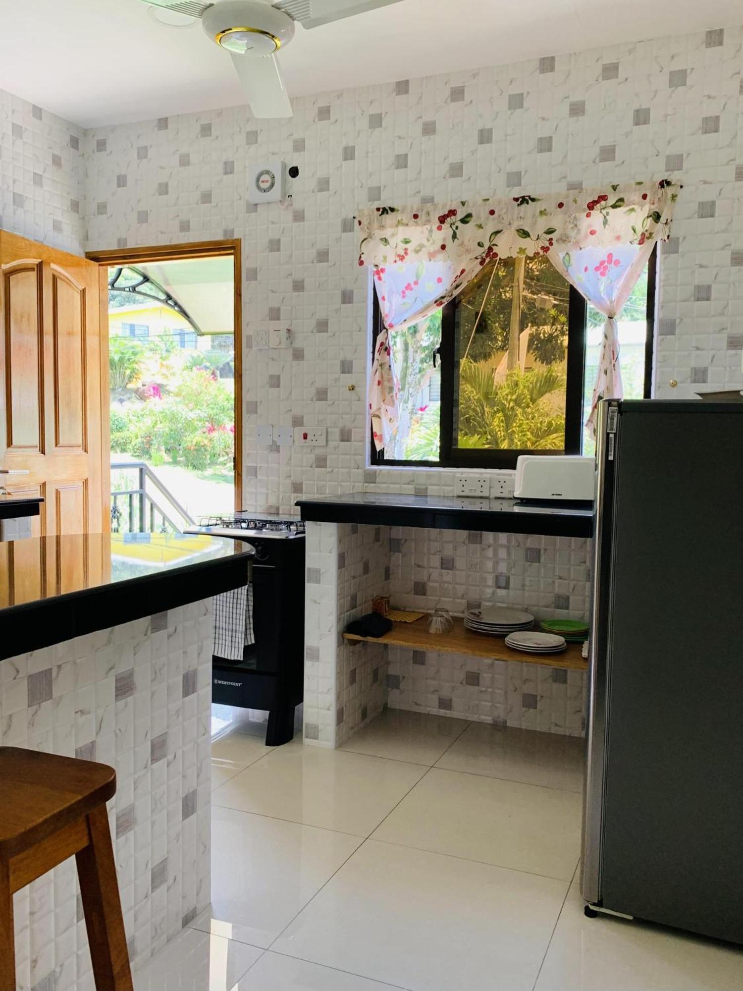 Oceanic View Apartments Beau Vallon  Exterior photo